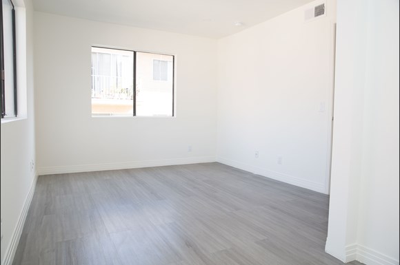 Hyde Park Apartments 350 S Catalina St Los Angeles Ca Rentcafé Los Angeles Photo Gallery 1