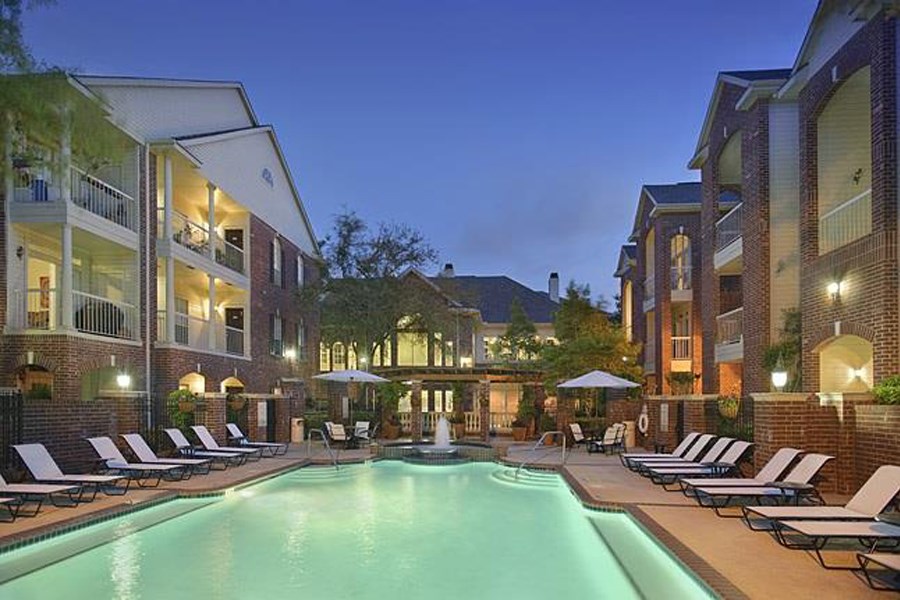 Resort style swimming pool at apartments near Rice Village