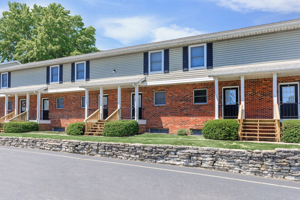 Townhouses On Tenth is a similar property to Kingston Manor located in Bloomington