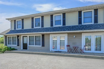 3211 E 10th Street 2-5 Beds Apartment, Student for Rent - Photo Gallery 5