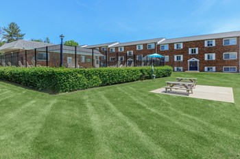 1600 E Hillside Dr Studio-3 Beds Apartment, Student for Rent - Photo Gallery 6