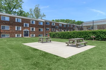1600 E Hillside Dr Studio-3 Beds Apartment, Student for Rent - Photo Gallery 9