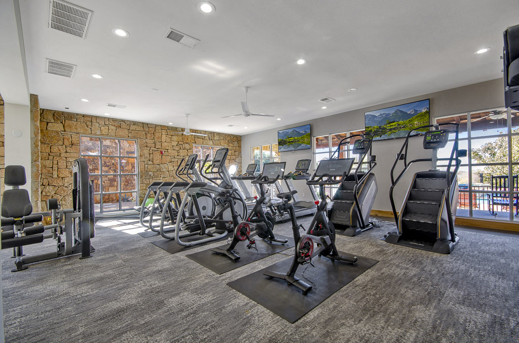 Apartments The Colony Flatiron District at Austin Ranch