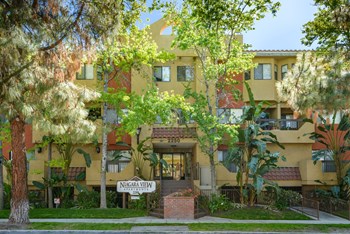 2250 North Niagara Street 1-3 Beds Apartment for Rent