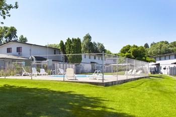 Townhouse villas pool and lawn - Photo Gallery 2