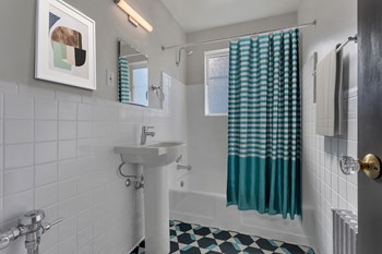 611 E 11th 1-2 Beds Apartment for Rent - Photo Gallery 5