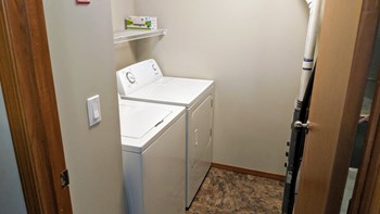 718 Beach Avenue 2-3 Beds Apartment for Rent - Photo Gallery 3