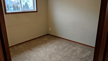 718 Beach Avenue 2-3 Beds Apartment for Rent - Photo Gallery 5