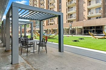 Shaded Outdoor Courtyard Area at Trillium Apartments, Virginia, 22031