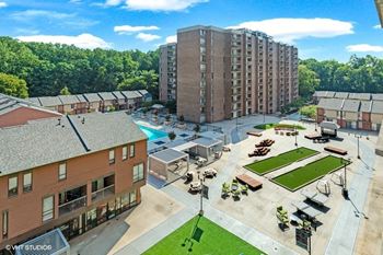 Apartment Exterior at Trillium Apartments, Virginia