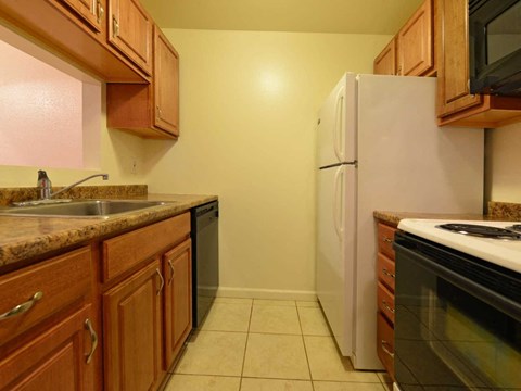 Kitchen at Integrity Chardon Apartments, Chardon, 44024