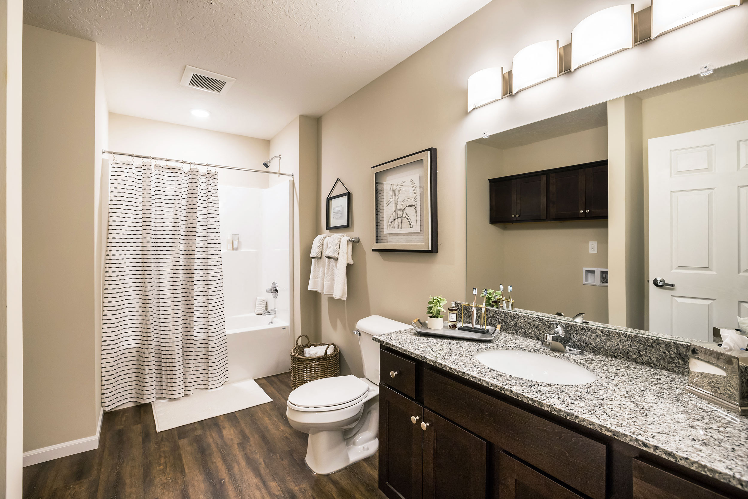 Grand Blanc MI Apartment Rentals Redwood Grand Blanc Main Bathroom