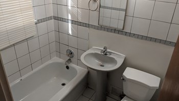 570 St Mary's Road 1 Bed Apartment for Rent - Photo Gallery 2