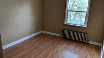 570 St Mary's Road 1 Bed Apartment for Rent - Photo Gallery 3