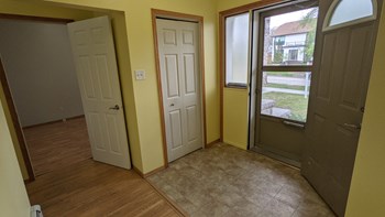 122 124 Machray Avenue 2-3 Beds Apartment for Rent - Photo Gallery 2
