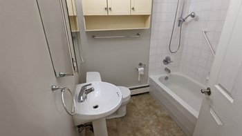 122 124 Machray Avenue 2-3 Beds Apartment for Rent - Photo Gallery 3