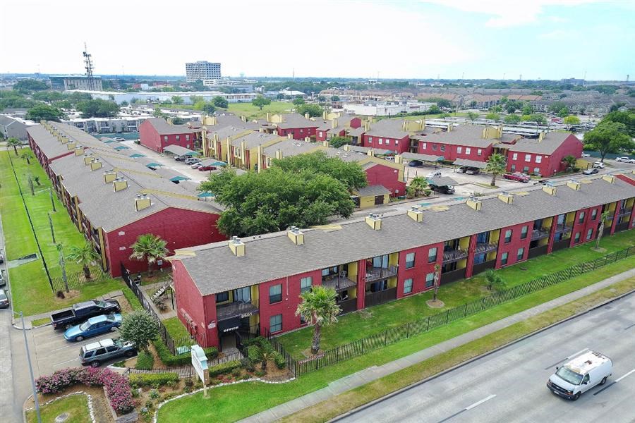 Convenient Mid-Rise Living at Casa Del Sol, Houston, TX