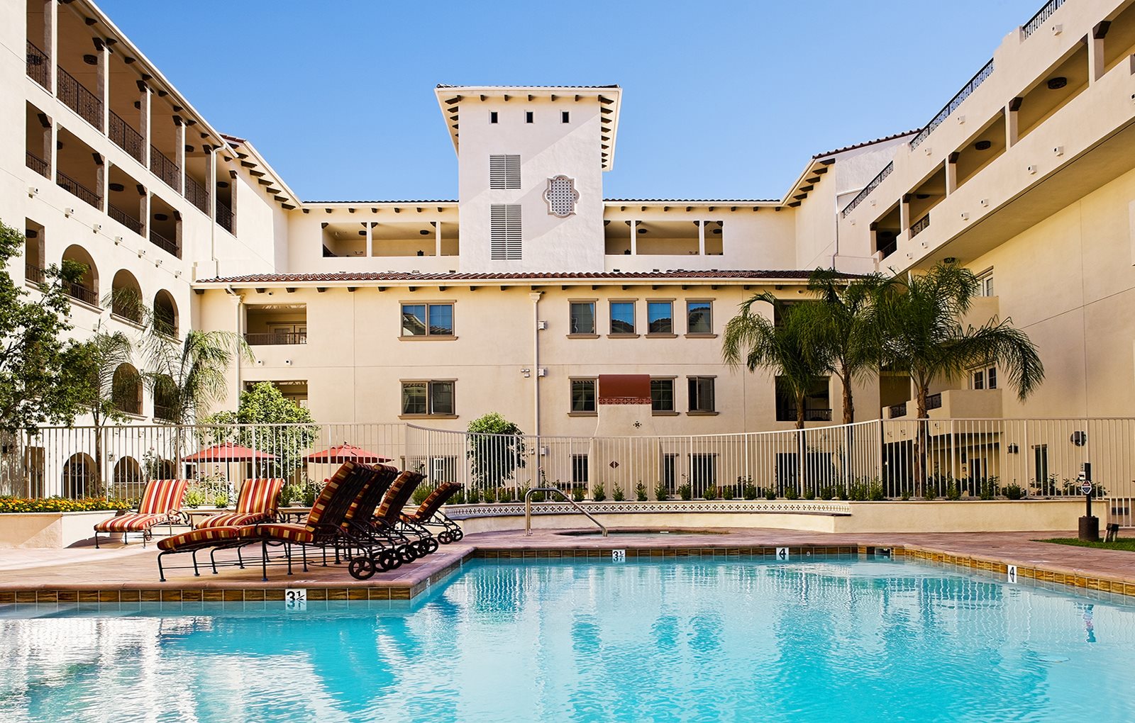 Woodland Hills, CA Apartments The Montecito