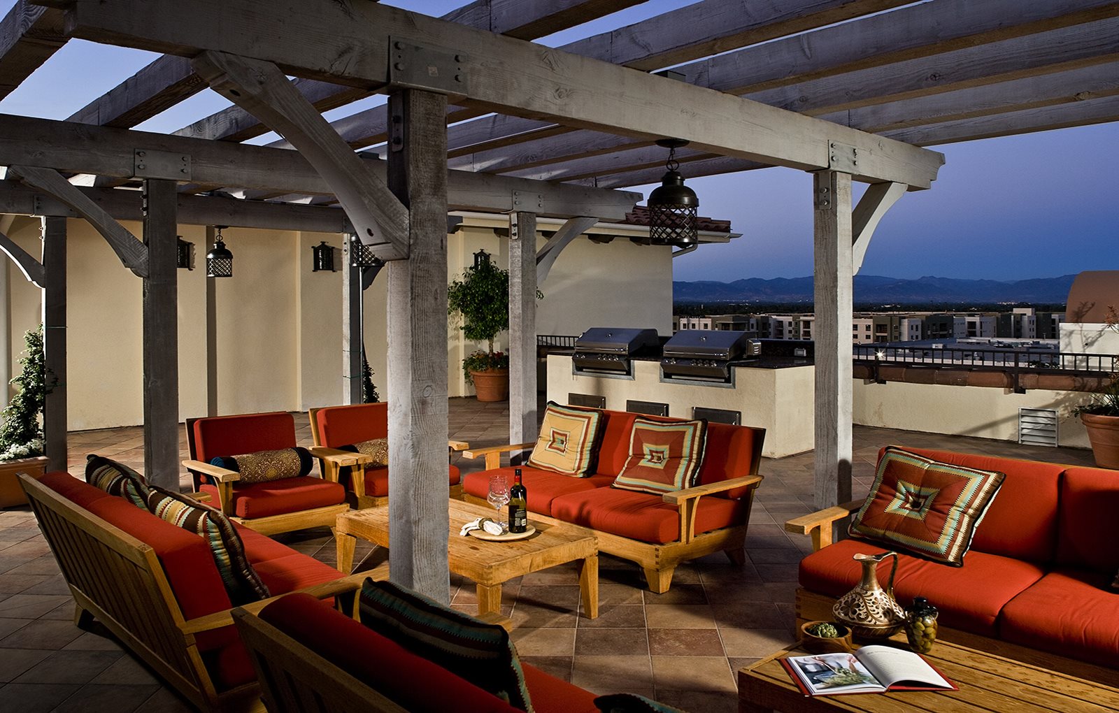 Woodland Hills, CA Apartments The Montecito