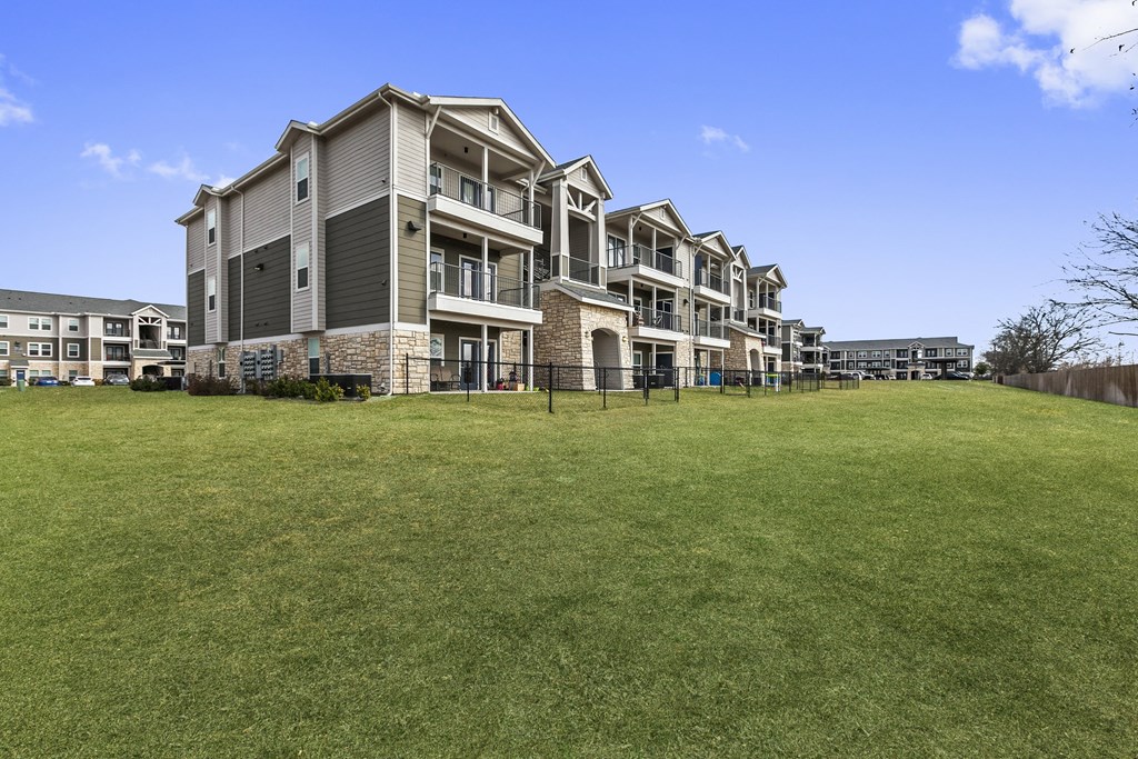the preserve at ballantyne commons apartments exterior view of apartments with grass