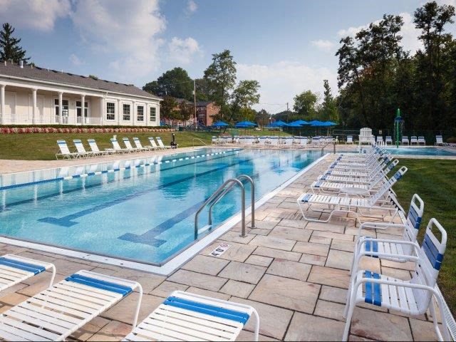 Sparkling Pool w/Shallow Child Area