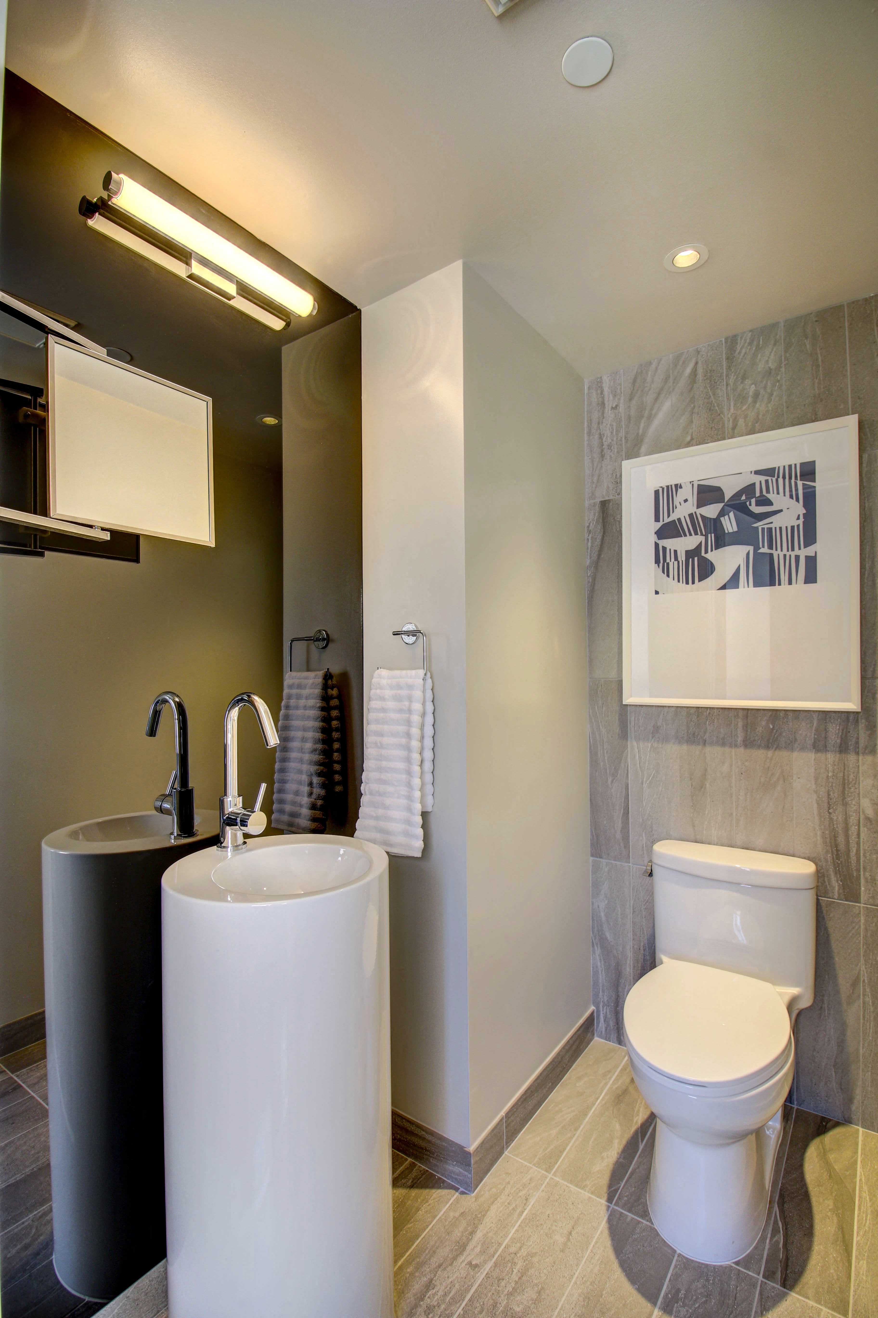 Downtown Dallas apartment half bath