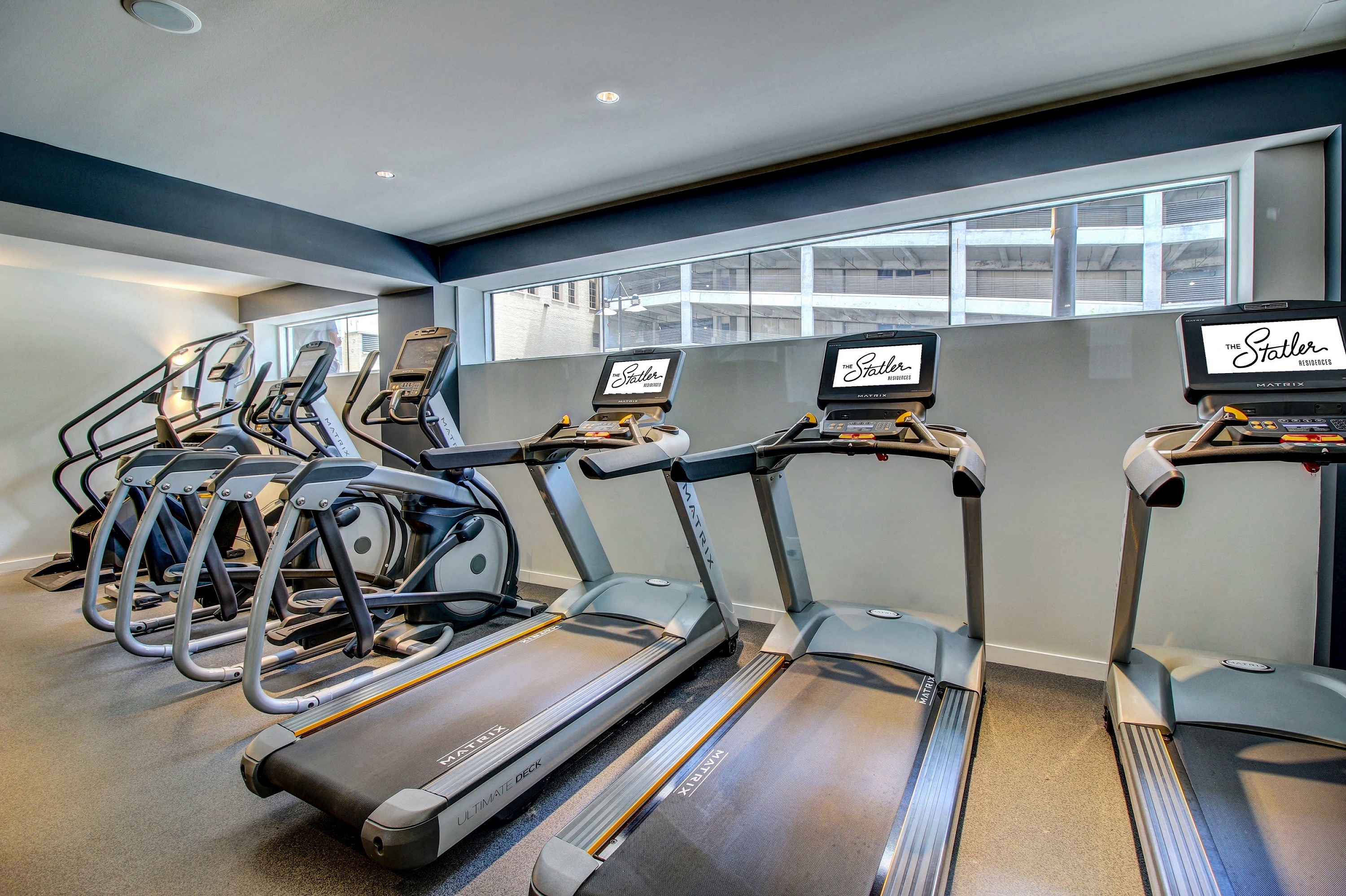 Downtown Dallas Apartments 24-hr gym