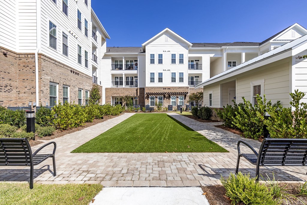 the preserve at ballantyne commons courtyard with benches and lawn