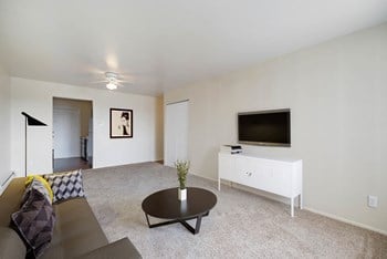 3100 W. Floyd Avenue 2-4 Beds Apartment for Rent - Photo Gallery 2