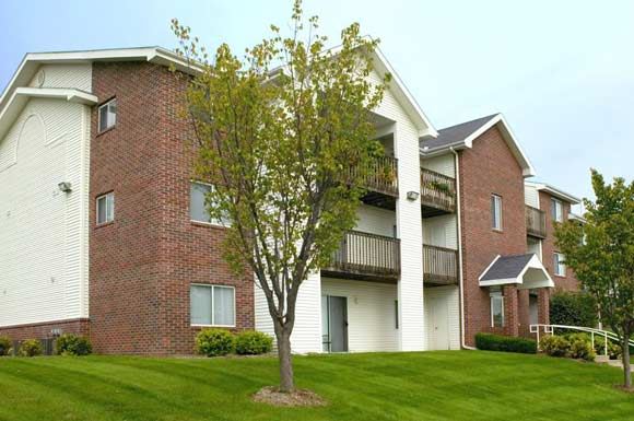 7515 Howard St 1-2 Beds Apartment for Rent - Photo Gallery 1