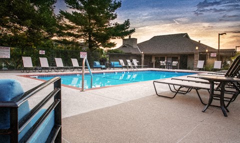 the swimming pool at the resort at schlitterbahn