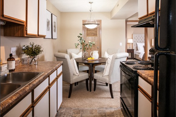 Glen Oaks By Broadmoor Apartments 3800 Glen Oaks Blvd