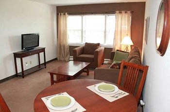 1725 N. Prospect Avenue Studio-2 Beds Apartment for Rent - Photo Gallery 5