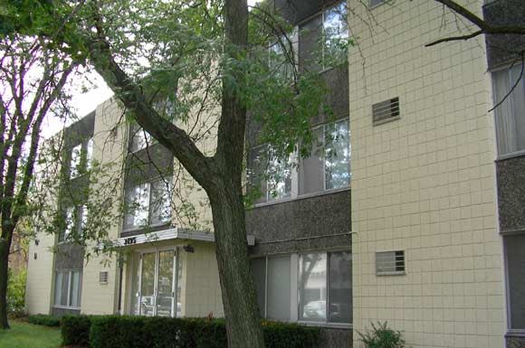 3495 N. Oakland Avenue Studio-2 Beds Apartment for Rent - Photo Gallery 1