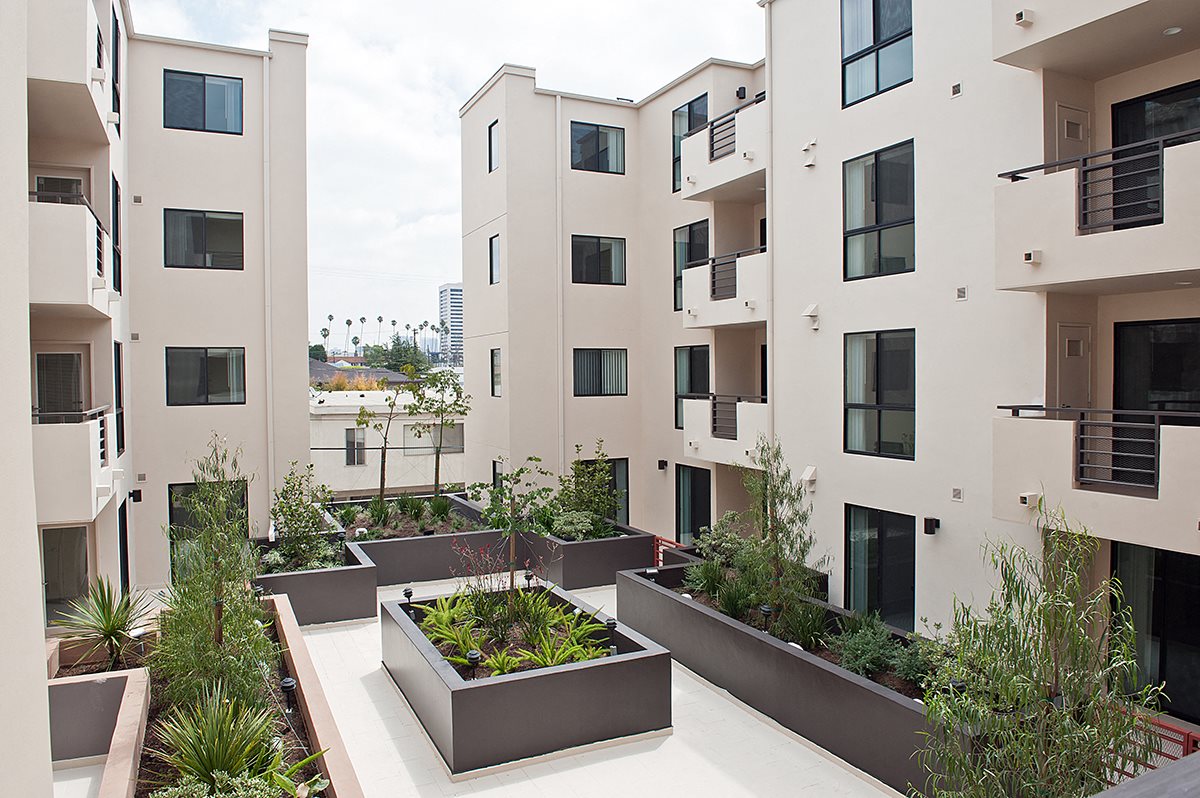 News And Updates Santamonica At Federal Apartments In Los Los Angeles Background 1
