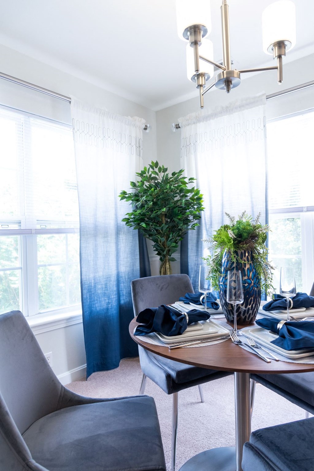 the ledges dining room