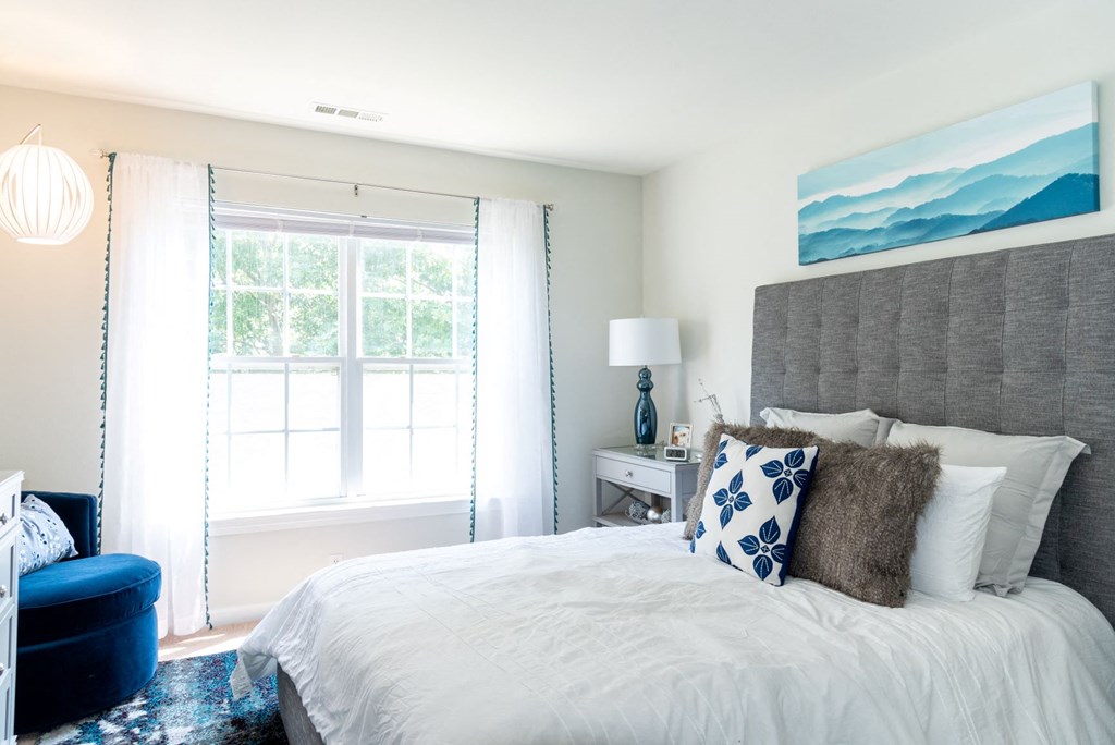 the ledges primary bedroom