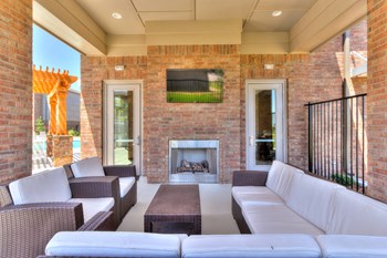 Patio Fireplace with seating - Photo Gallery 4