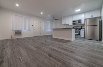 View of kitchen and living room - Photo Gallery 3