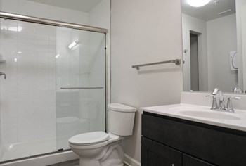 405 W Redwood 1-2 Beds Apartment for Rent - Photo Gallery 4