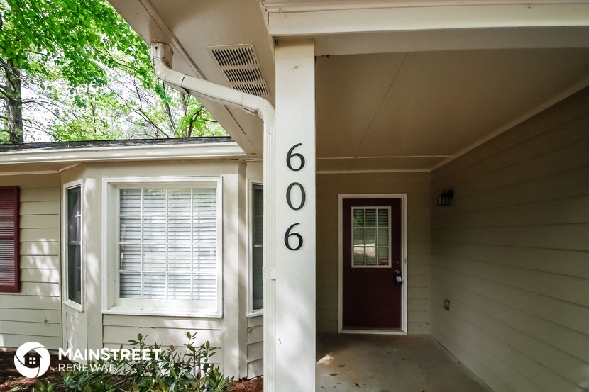 the numbers 666 on the front porch of a house