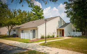 2001 Wedgewood Place 1-2 Beds Apartment, St. Charles for Rent - Photo Gallery 6