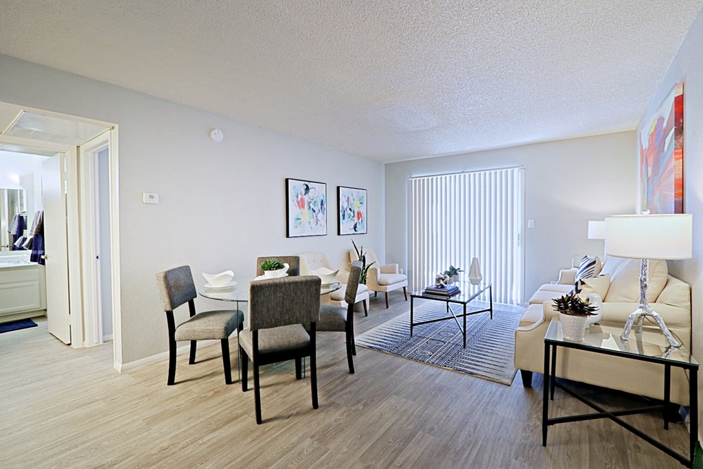 Living room at Summers Point Apartments, Arizona, 85301