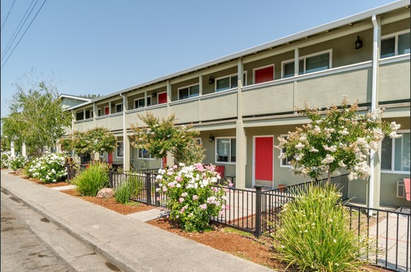J And J Crossing Apartments 555 560 Dexter Street Santa Rosa Ca Rentcafe