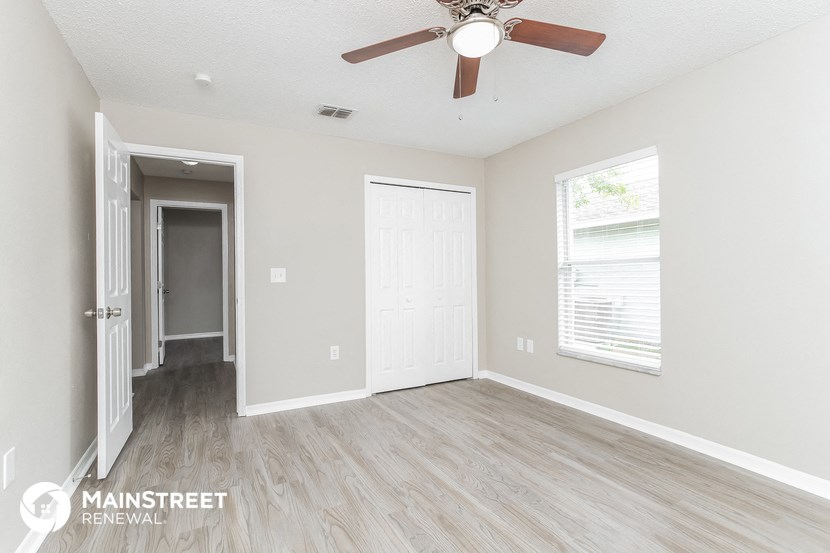 the living room of a new home with wood floors and a ceiling fan