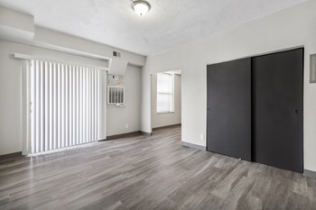 5457 Delmar Blvd Studio-1 Bed Apartment for Rent - Photo Gallery 8