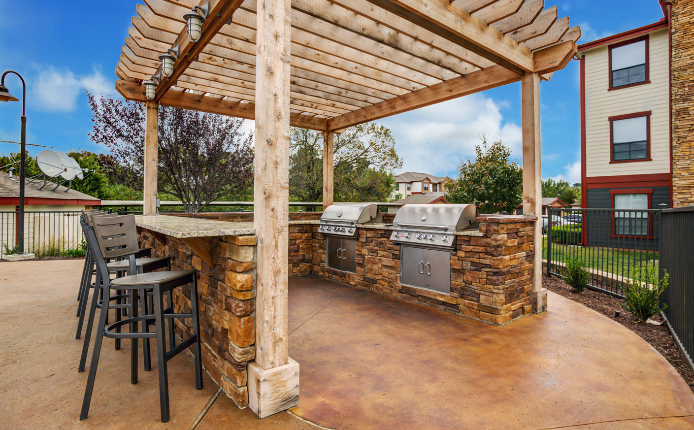 Grills at The Ranch at Pinnacle Point Apartments in Rogers, AR