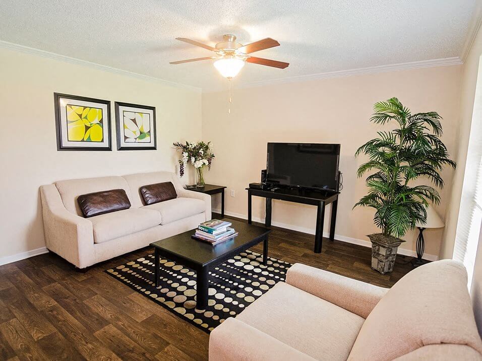 hardwood flooring in Baton Rouge apartments