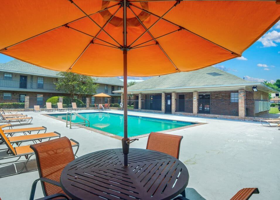 Baton Rouge Apartments with Sun Deck