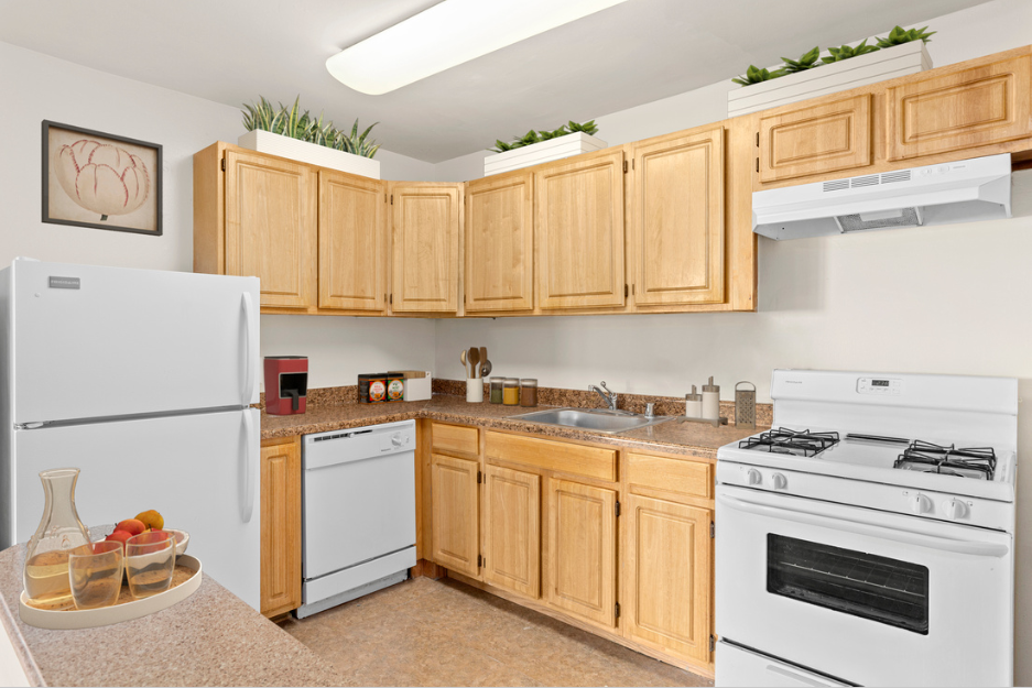 Fully Furnished Kitchen at Cheverly Station Apartments, Cheverly, MD